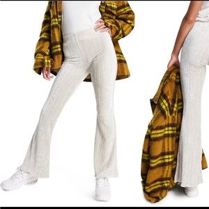 Topshop - Velvet Plissé Flared Trouser - Brand New